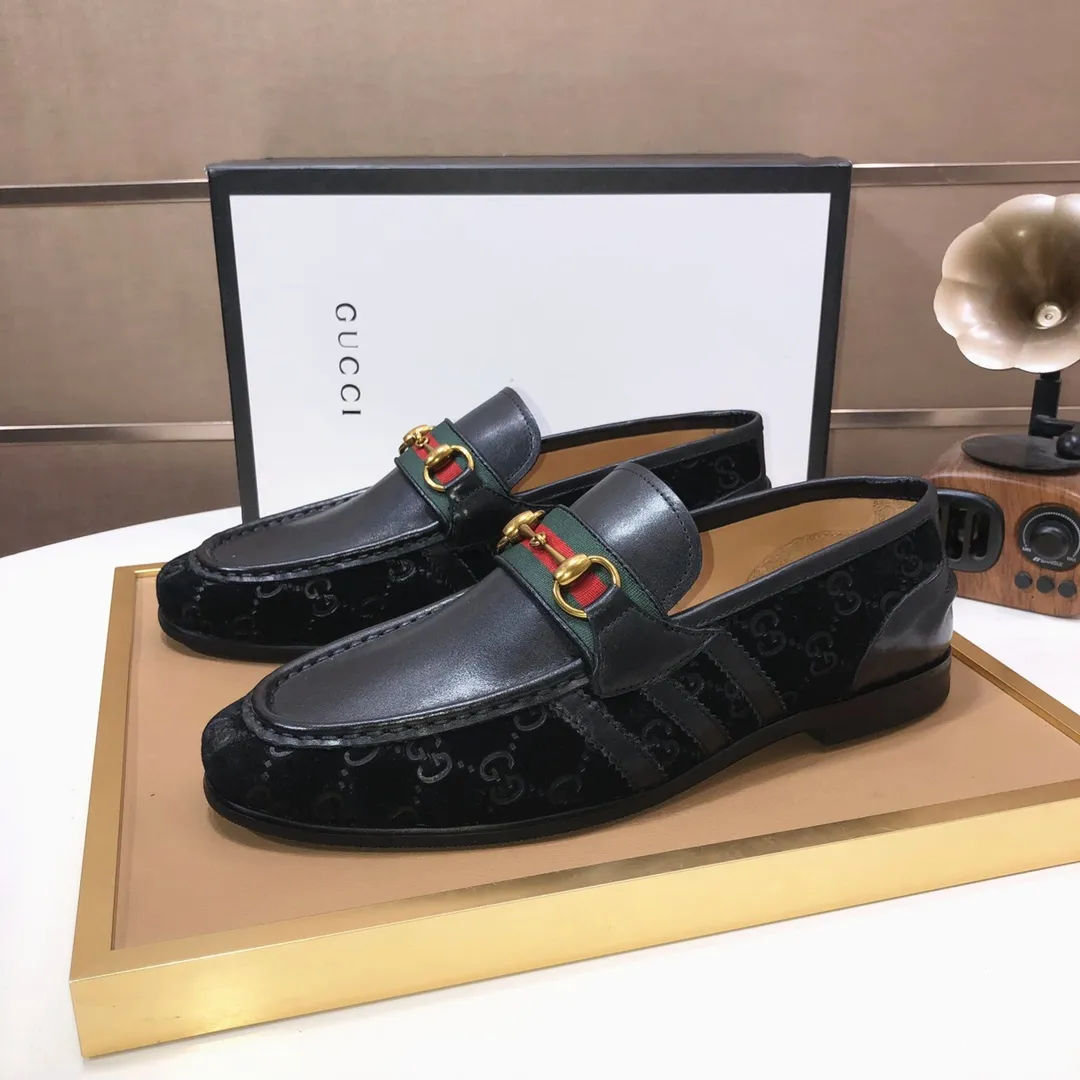 Men's shoes 💰600💰 Brand: GUCCI (Gucci) Standard size: Men's size 38/44 (45 can be customized) Grade: Same as the official website Original quality Material: Original cowhide Water-dyed cowhide lining Original rubber outsole Style category: Men's fashionable casual leather shoes Distinguished big-name luxury elements Top luxury Color: Actual picture